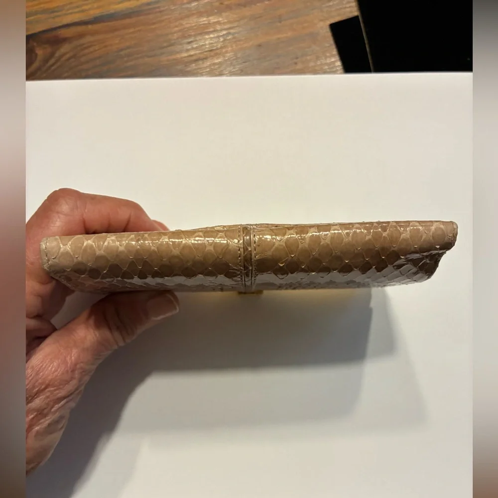 Judith Leiber Snakeskin French Wallet |Vintage 1970s Tan & Gold Leather - Picture 7 of 16